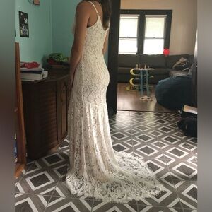 Lulu’s brand new wedding dress (size 4/small)